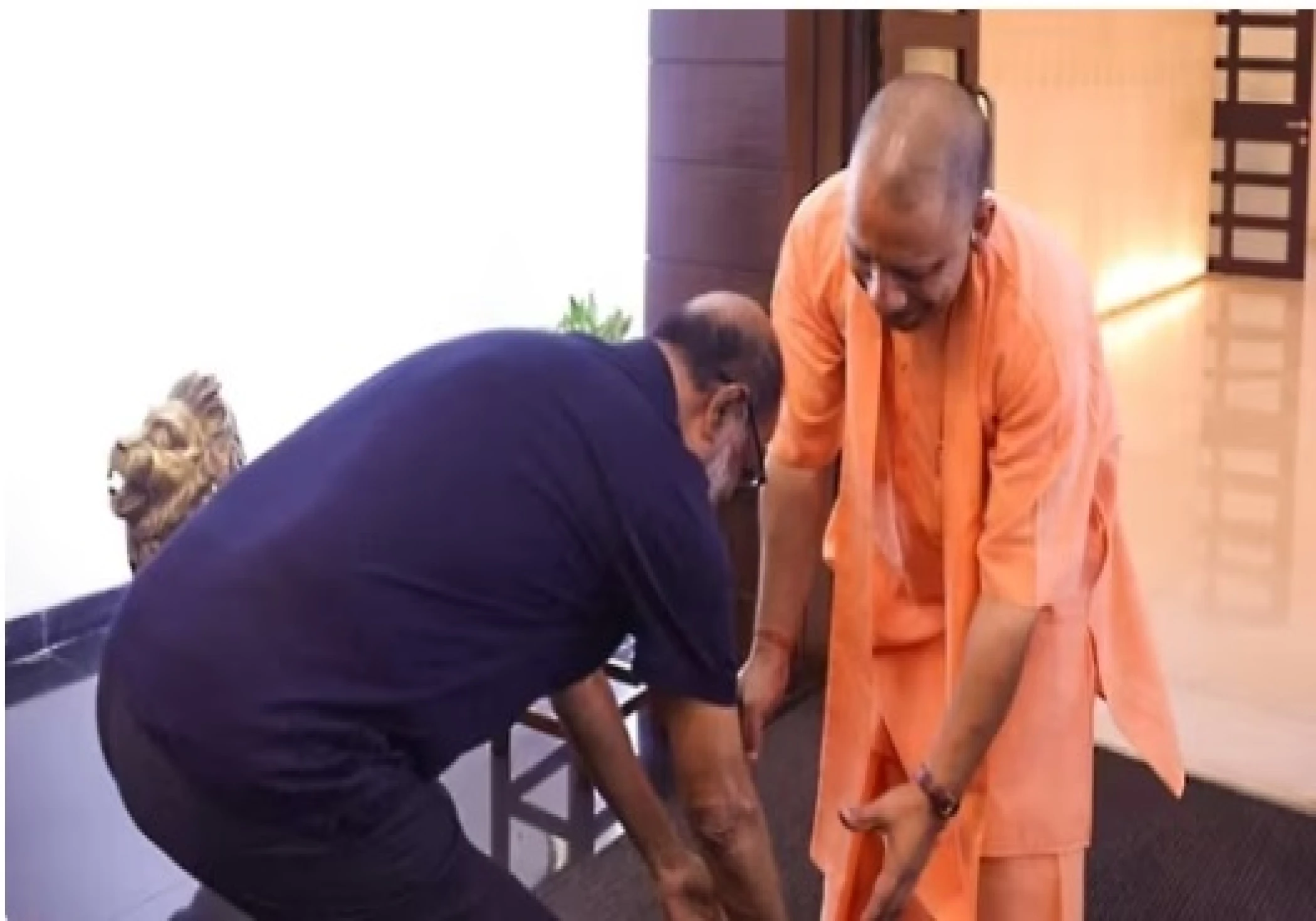 Superstar Rajinikanth Meets Uttar Pradesh Chief Minister Yogi Adityanath in Lucknow